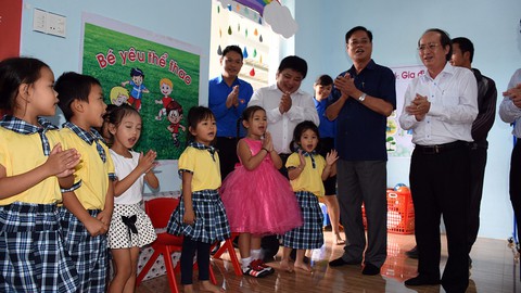 Khánh thành trường mới nơi thà cô chết chứ không để trò chết - Ảnh 1. Khánh thành trường mới nơi thà cô chết chứ không để trò chết - Ảnh 1.