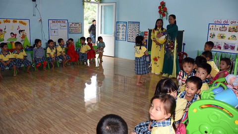 Khánh thành trường mới nơi thà cô chết chứ không để trò chết - Ảnh 8. Khánh thành trường mới nơi thà cô chết chứ không để trò chết - Ảnh 8.