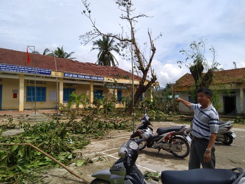 Nhiều trường vùng bão chưa có điện nước, học sinh vẫn nghỉ - Ảnh 1. Nhiều trường vùng bão chưa có điện nước, học sinh vẫn nghỉ - Ảnh 1.