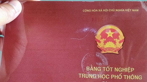 Khởi tố đối tượng làm bằng giả cho 12 cán bộ xã - Ảnh 1. Khởi tố đối tượng làm bằng giả cho 12 cán bộ xã - Ảnh 1.