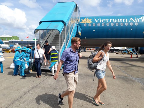 VNA bao trọn gói cho người thân cầu thủ U-23 VN xem chung kết - Ảnh 1. VNA bao trọn gói cho người thân cầu thủ U-23 VN xem chung kết - Ảnh 1.