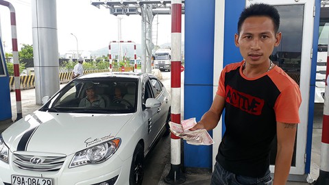 Tài xế trả tiền không đủ để phản đối trạm BOT Ninh An - Ảnh 3. Tài xế trả tiền không đủ để phản đối trạm BOT Ninh An - Ảnh 3.