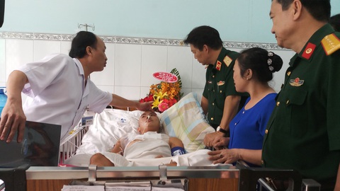 Bệnh nhân đột quỵ được đưa về từ Trường Sa đã qua nguy kịch - Ảnh 1. Bệnh nhân đột quỵ được đưa về từ Trường Sa đã qua nguy kịch - Ảnh 1.
