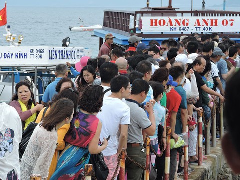 Nhiều khách Nga, Trung Quốc ở chui tại Nha Trang - Ảnh 1.