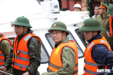Vẫn cấm biển, khi thật sự an toàn mới cho tàu ra khơi - Ảnh 1. Vẫn cấm biển, khi thật sự an toàn mới cho tàu ra khơi - Ảnh 1.