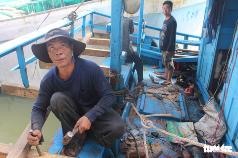 Gác nỗi buồn, ngư dân Khánh Hòa hối hả ra khơi - Ảnh 7. Gác nỗi buồn, ngư dân Khánh Hòa hối hả ra khơi - Ảnh 7.