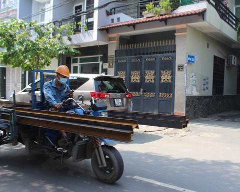 “Hung thần” xe ba gác lại xuất hiện trên phố - Ảnh 4. “Hung thần” xe ba gác lại xuất hiện trên phố - Ảnh 4.
