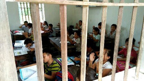Vì sao một loạt trường rớt chuẩn quốc gia? - Ảnh 2. Vì sao một loạt trường rớt chuẩn quốc gia? - Ảnh 2.