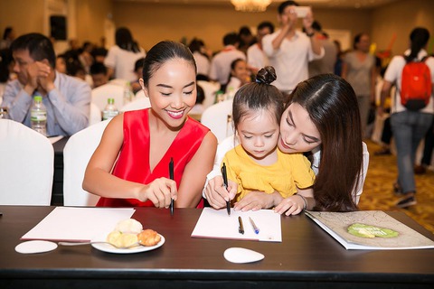 Vui Trăng Cười và trung thu yêu thương ấm áp tình nghệ sĩ - Ảnh 5. Vui Trăng Cười và trung thu yêu thương ấm áp tình nghệ sĩ - Ảnh 5.