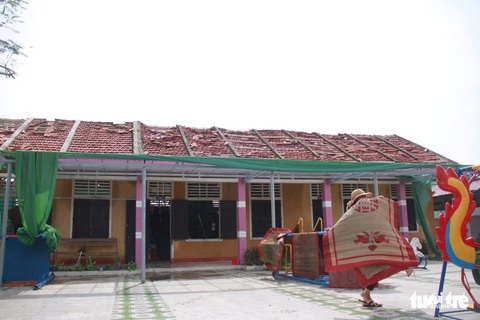 Cùng Tuổi Trẻ dựng lại mái nhà cho đồng bào vùng bão - Ảnh 5. Cùng Tuổi Trẻ dựng lại mái nhà cho đồng bào vùng bão - Ảnh 5.