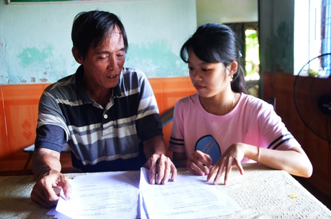 Cửa đại học đã mở với cô học trò mồ côi - Ảnh 3. Cửa đại học đã mở với cô học trò mồ côi - Ảnh 3.