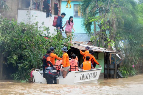 200 người chết trong bão Tembin ở Philippines - Ảnh 1. 200 người chết trong bão Tembin ở Philippines - Ảnh 1.