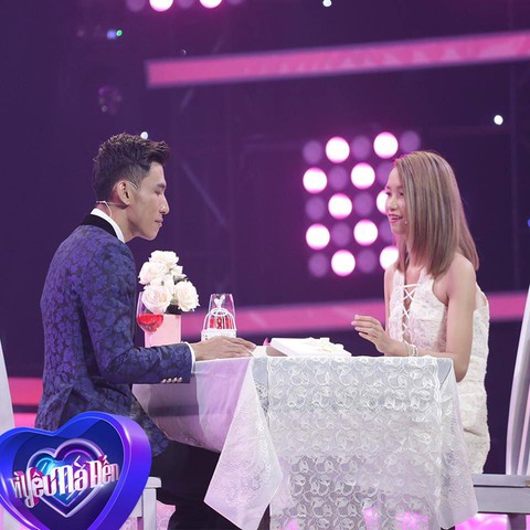 Phát sốt với những màn tỏ tình, kết duyên trên gameshow - Ảnh 4. Phát sốt với những màn tỏ tình, kết duyên trên gameshow - Ảnh 4.