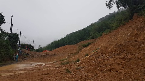 Mưa lũ miền Bắc: Sập cầu ở Yên Bái, 4 người bị cuốn trôi - Ảnh 6. Mưa lũ miền Bắc: Sập cầu ở Yên Bái, 4 người bị cuốn trôi - Ảnh 6.