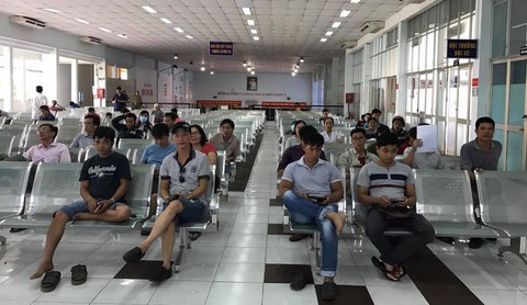 Ngày thứ 2 bán vé tàu tết: hơn nửa số vé được đặt mua - Ảnh 1. Ngày thứ 2 bán vé tàu tết: hơn nửa số vé được đặt mua - Ảnh 1.