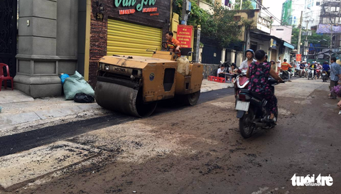 Mặt đường Sài Gòn vá chằng, vá đụp sau ngầm hóa lưới điện - Ảnh 12. Mặt đường Sài Gòn vá chằng, vá đụp sau ngầm hóa lưới điện - Ảnh 12.