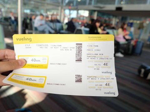 Overbook, hàng không nước ngoài đối xử thế nào với khách Việt? - Ảnh 1. Overbook, hàng không nước ngoài đối xử thế nào với khách Việt? - Ảnh 1.