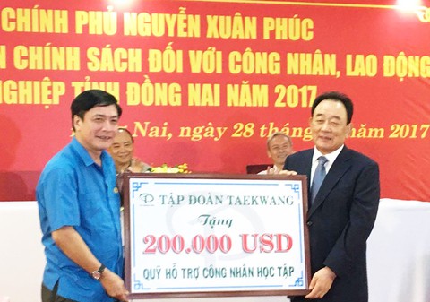 Thủ tướng hỏi công nhân chất lượng bữa ăn có như báo cáo? - Ảnh 10. Thủ tướng hỏi công nhân chất lượng bữa ăn có như báo cáo? - Ảnh 10.