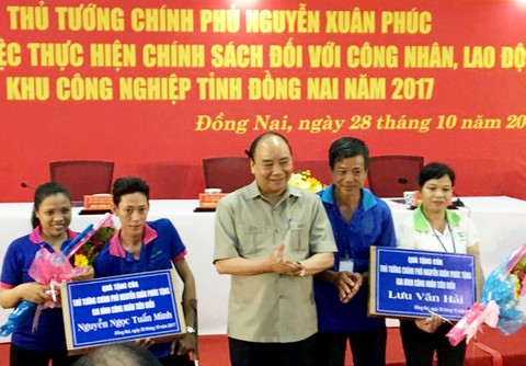 Thủ tướng hỏi công nhân chất lượng bữa ăn có như báo cáo? - Ảnh 9. Thủ tướng hỏi công nhân chất lượng bữa ăn có như báo cáo? - Ảnh 9.