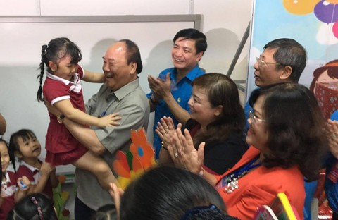 Thủ tướng hỏi công nhân chất lượng bữa ăn có như báo cáo? - Ảnh 2. Thủ tướng hỏi công nhân chất lượng bữa ăn có như báo cáo? - Ảnh 2.
