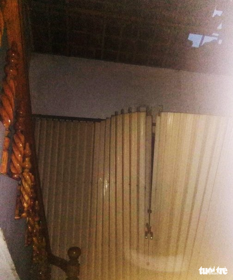 Tâm bão số 12 đổ bộ đất liền, gió cấp 11 tại Nha Trang, Tuy Hòa mất điện - Ảnh 7. Tâm bão số 12 đổ bộ đất liền, gió cấp 11 tại Nha Trang, Tuy Hòa mất điện - Ảnh 7.