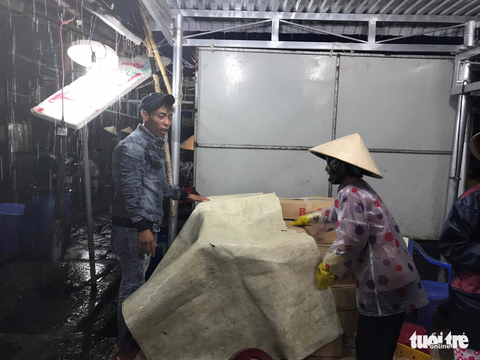 Tâm bão số 12 đổ bộ đất liền, gió cấp 11 tại Nha Trang, Tuy Hòa mất điện - Ảnh 13. Tâm bão số 12 đổ bộ đất liền, gió cấp 11 tại Nha Trang, Tuy Hòa mất điện - Ảnh 13.