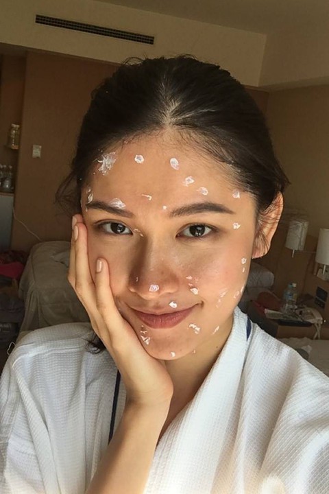 Á hậu Thùy Dung mang tranh của người khuyết tật đến Hoa hậu quốc tế 2017 - Ảnh 3. Á hậu Thùy Dung mang tranh của người khuyết tật đến Hoa hậu quốc tế 2017 - Ảnh 3.