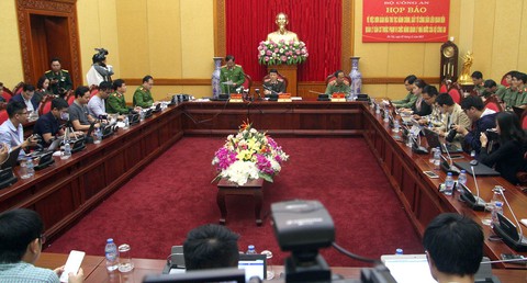 Bộ Công an: Bỏ sổ hộ khẩu, quản lý dân cư bằng công nghệ - Ảnh 5. Bộ Công an: Bỏ sổ hộ khẩu, quản lý dân cư bằng công nghệ - Ảnh 5.