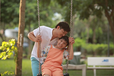 Ở đây có nắng và cuộc gặp gỡ của hai thế hệ làm phim - Ảnh 7. Ở đây có nắng và cuộc gặp gỡ của hai thế hệ làm phim - Ảnh 7.