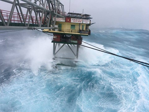 4 ngày phức tạp và nguy hiểm của bão Tembin - Ảnh 1. 4 ngày phức tạp và nguy hiểm của bão Tembin - Ảnh 1.