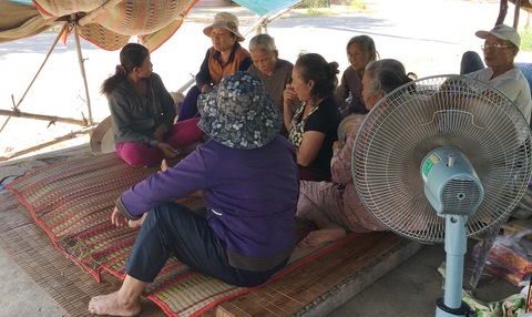 Bị dân dựng lều phản đối, nhà máy thép nằm im 3 tháng - Ảnh 1. Bị dân dựng lều phản đối, nhà máy thép nằm im 3 tháng - Ảnh 1.