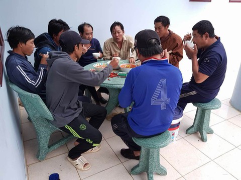 Bão đang tràn qua Trường Sa - Ảnh 1. Bão đang tràn qua Trường Sa - Ảnh 1.