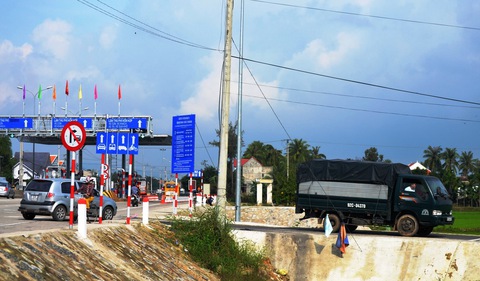 Kiến nghị miễn giảm phí cho dân gần trạm thu phí BOT - Ảnh 1. Kiến nghị miễn giảm phí cho dân gần trạm thu phí BOT - Ảnh 1.