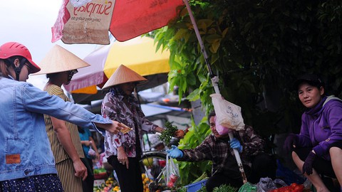 Nha Trang: người lo lắng, kẻ thờ ơ chống bão - Ảnh 15. Nha Trang: người lo lắng, kẻ thờ ơ chống bão - Ảnh 15.