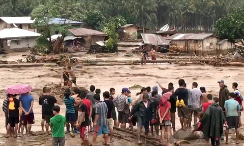 Thế giới trong tuần qua ảnh: bão Tembin tàn phá Philippines - Ảnh 1. Thế giới trong tuần qua ảnh: bão Tembin tàn phá Philippines - Ảnh 1.