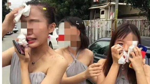 Những trò phá cưới thô bỉ và bạo lực ở Trung Quốc - Ảnh 2. Những trò phá cưới thô bỉ và bạo lực ở Trung Quốc - Ảnh 2.