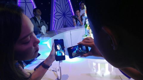 Ra mắt dòng điện thoại camera selfie kép Galaxy A8 và A8+ tại Việt Nam - Ảnh 2. Ra mắt dòng điện thoại camera selfie kép Galaxy A8 và A8+ tại Việt Nam - Ảnh 2.