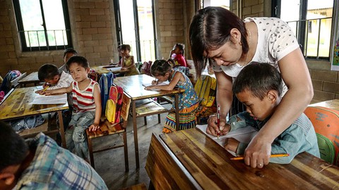 Chương trình phổ thông mới: lùi một năm vẫn lo không kịp - Ảnh 1. Chương trình phổ thông mới: lùi một năm vẫn lo không kịp - Ảnh 1.