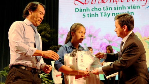Nước mắt hạnh phúc của tân sinh viên Tây nguyên - Ảnh 5. Nước mắt hạnh phúc của tân sinh viên Tây nguyên - Ảnh 5.