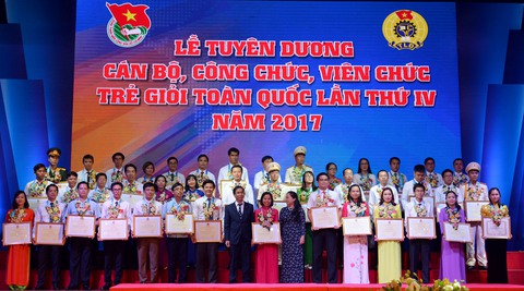 Tuyên dương 45 cán bộ trẻ năng động, sáng tạo - Ảnh 1. Tuyên dương 45 cán bộ trẻ năng động, sáng tạo - Ảnh 1.