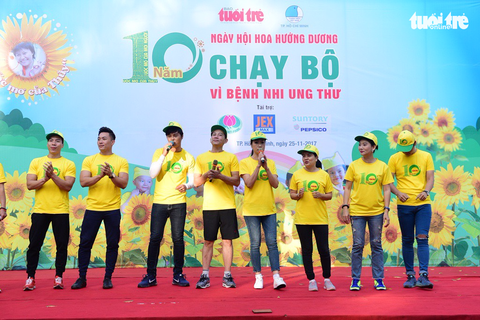 Hàng ngàn nghệ sĩ, bạn trẻ cùng chạy bộ vì bệnh nhi ung thư - Ảnh 7. Hàng ngàn nghệ sĩ, bạn trẻ cùng chạy bộ vì bệnh nhi ung thư - Ảnh 7.