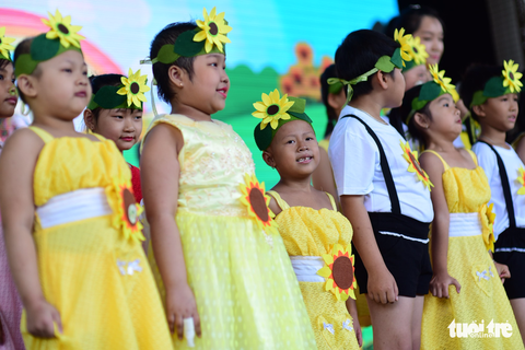 Nụ cười và giọt nước mắt trong Ngày hội Hoa hướng dương - Ảnh 2. Nụ cười và giọt nước mắt trong Ngày hội Hoa hướng dương - Ảnh 2.