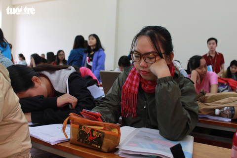 Sài Gòn se lạnh, bạn trẻ lười hơn, điệu đà hơn - Ảnh 1. Sài Gòn se lạnh, bạn trẻ lười hơn, điệu đà hơn - Ảnh 1.