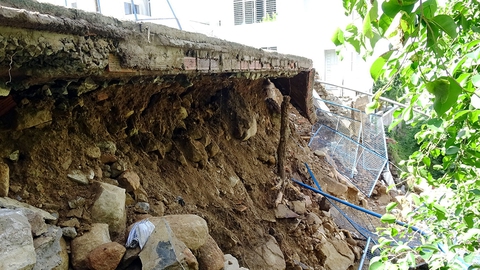 Mưa lớn, sân bóng rổ đổ ập xuống khách sạn ở Vũng Tàu - Ảnh 4. Mưa lớn, sân bóng rổ đổ ập xuống khách sạn ở Vũng Tàu - Ảnh 4.