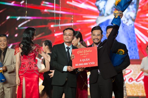 Người đẹp Hà Thu đăng quang Tình bolero phiên bản nghệ sĩ 2017 - Ảnh 5. Người đẹp Hà Thu đăng quang Tình bolero phiên bản nghệ sĩ 2017 - Ảnh 5.