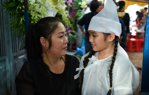 Đám tang nghệ sĩ Khánh Nam - vui buồn gửi lại đất trời… - Ảnh 3. Đám tang nghệ sĩ Khánh Nam - vui buồn gửi lại đất trời… - Ảnh 3.
