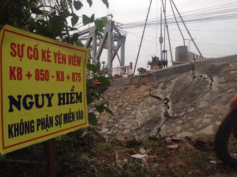 Nhiều vết nứt, sụt lún trên mố cầu Đuống - Ảnh 1. Nhiều vết nứt, sụt lún trên mố cầu Đuống - Ảnh 1.