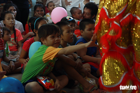 Trung Thu cho trẻ em thiệt thòi ở Hà Nội, Đà Nẵng, TP.HCM - Ảnh 8. Trung Thu cho trẻ em thiệt thòi ở Hà Nội, Đà Nẵng, TP.HCM - Ảnh 8.