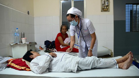 Nguy kịch vì thảo dược trôi nổi - Ảnh 1. Nguy kịch vì thảo dược trôi nổi - Ảnh 1.