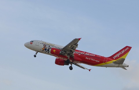 Máy bay Vietjet hạ cánh khẩn cấp cứu hành khách Hàn Quốc - Ảnh 1. Máy bay Vietjet hạ cánh khẩn cấp cứu hành khách Hàn Quốc - Ảnh 1.